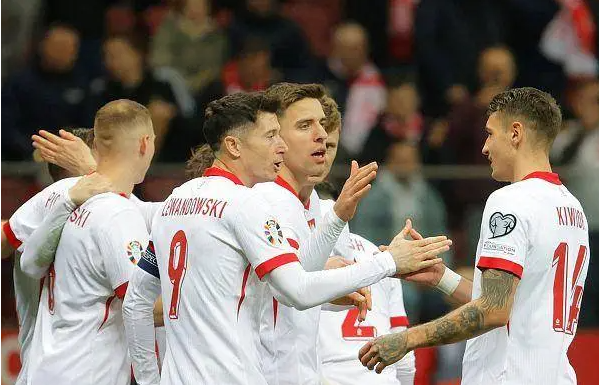 波兰国家队在华沙安排友谊赛，全力备战2024欧洲杯