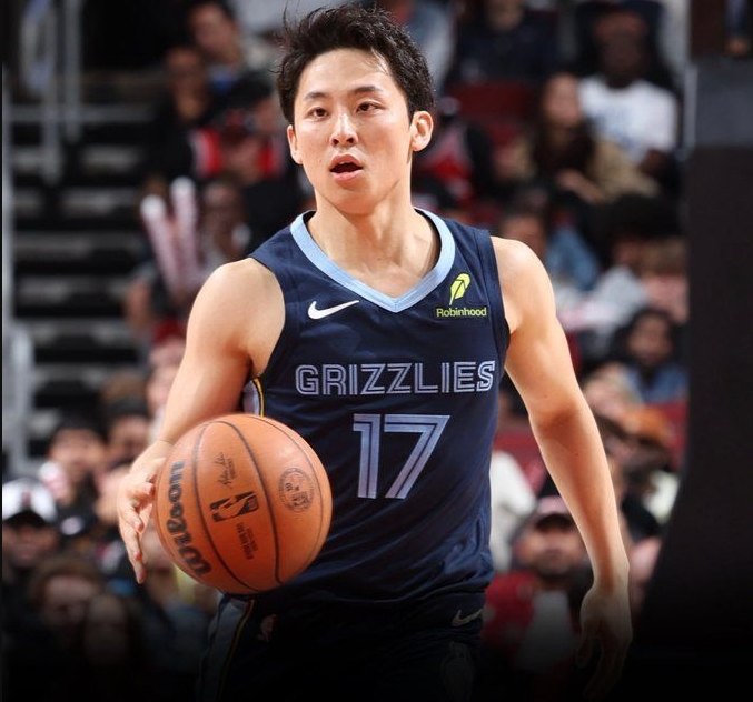 河村勇辉：以坚韧与才华赢得NBA双向合同